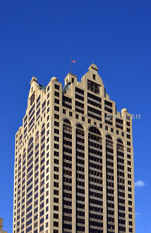 100 East Wisconsin又名Faison Building，唤起密尔沃基日耳曼建筑设计传统，密尔沃基，威斯康星州，美国